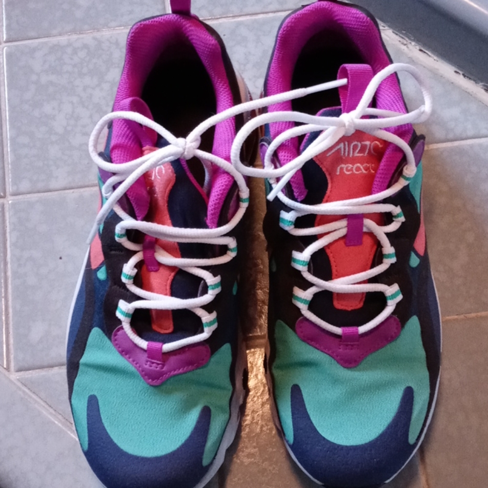 Nike tennis shoes